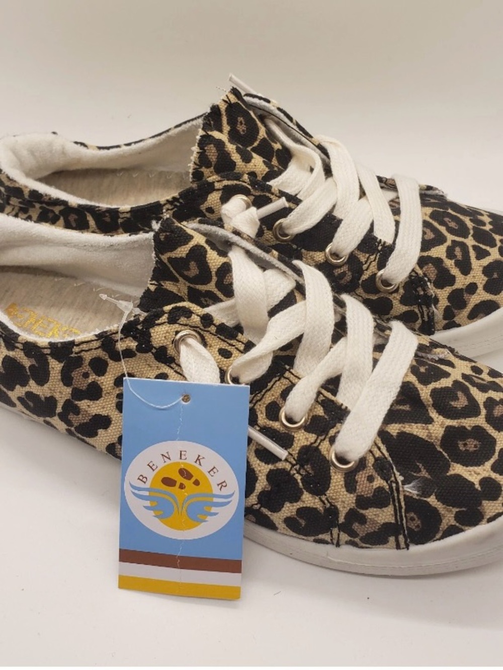 NWT Womens Beneker Animal Print Canvas Lace Up Sneakers / Size 7